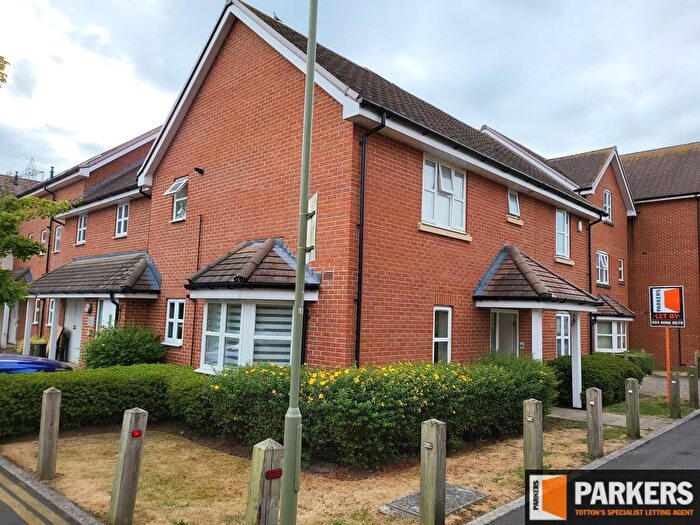 2 Bedroom Flat For Sale In The Mallards, Totton, SO40
