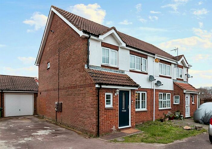 3 Bedroom Semi-Detached House For Sale In Highdowns, Hatch Warren, Basingstoke, Hampshire, RG22