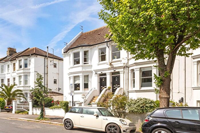 2 Bedroom Flat To Rent In Westbourne Gardens, Hove, BN3
