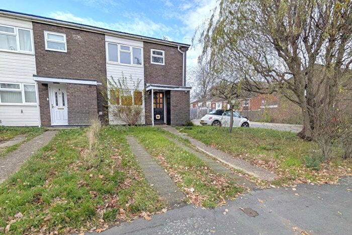 3 Bedroom End Of Terrace House To Rent In Knaphill, Woking, Surrey, GU21