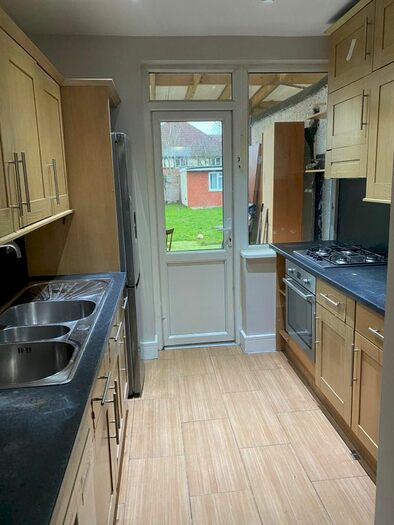 3 Bedroom Semi-Detached House To Rent In Highview Ave, Edgware HA8