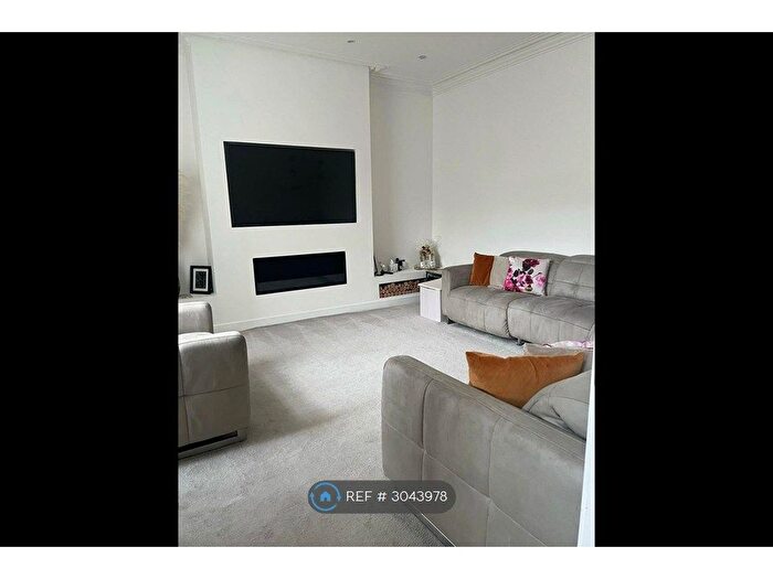 4 Bedroom Terraced House To Rent In Trinity St, Huddersfield, HD1