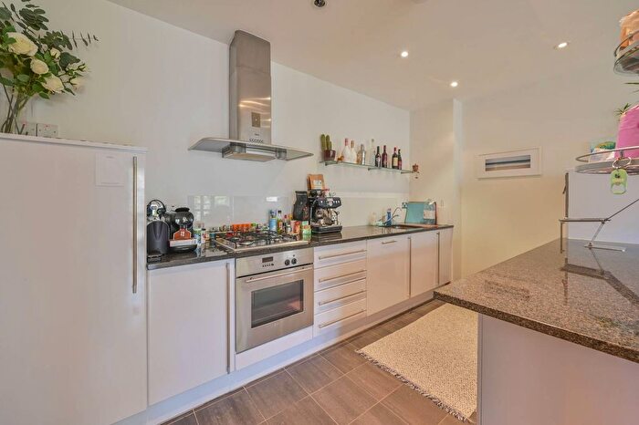 1 Bedroom Flat For Sale In Farm Lane, Fulham Broadway, London, SW6