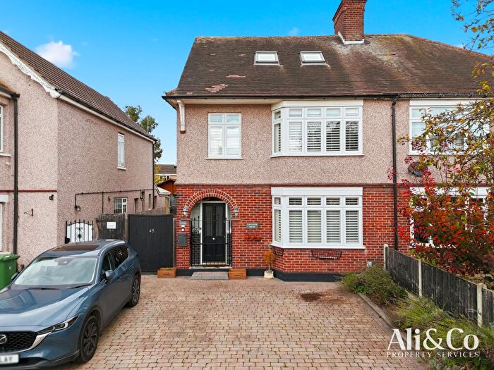 4 Bedroom Semi Detached House For Sale In Victoria Avenue, Grays, RM16