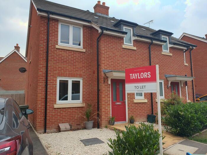 3 Bedroom Semi-Detached House To Rent In Lakeland Drive, Aylesbury, HP18