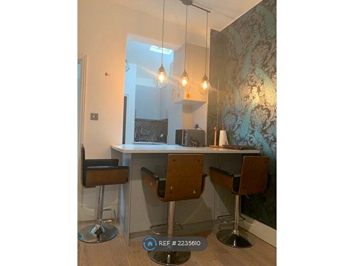 2 Bedroom Flat To Rent In Finchley Central, London, N3