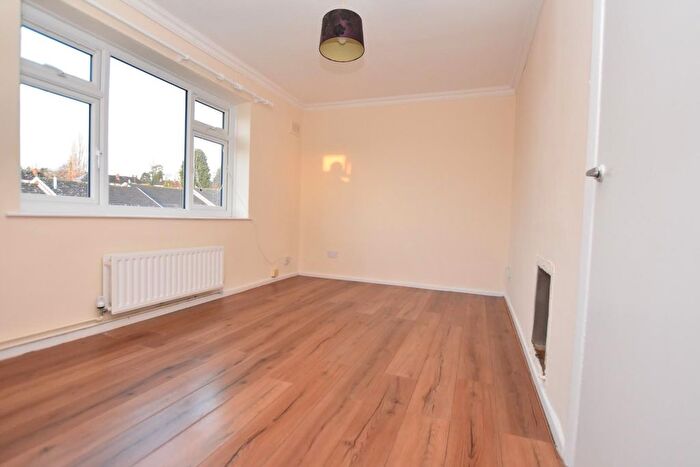 1 Bedroom Flat To Rent In Kingsley Avenue, Grangewood, Chesterfield, S40