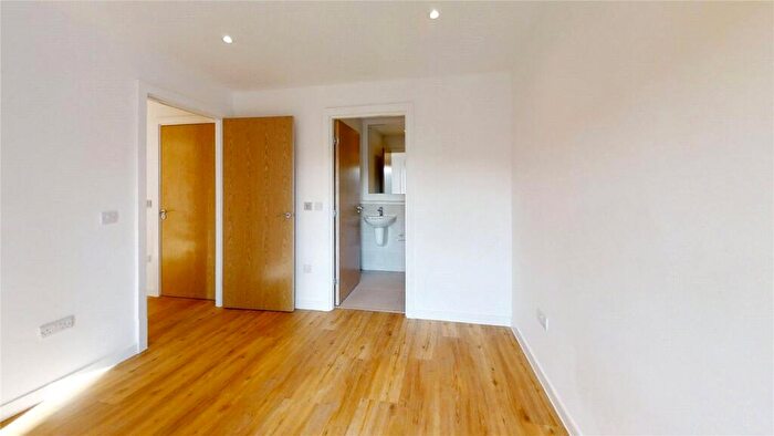 3 Bedroom Flat To Rent In The Plaza, Advent Way, Ancoats, Manchester, M4