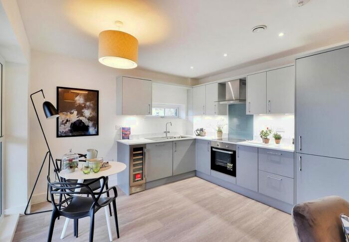 2 Bedroom Flat To Rent In Maidstone Road, Paddock Wood, Tonbridge, TN12