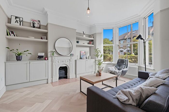 2 Bedroom Flat For Sale In Brunswick Road Leyton, E10