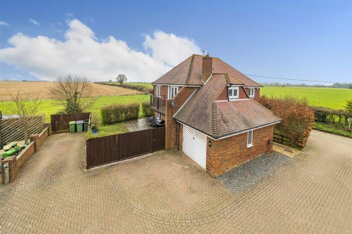 4 Bedroom Detached House For Sale In The Anvils, Lympne, Hythe, CT21