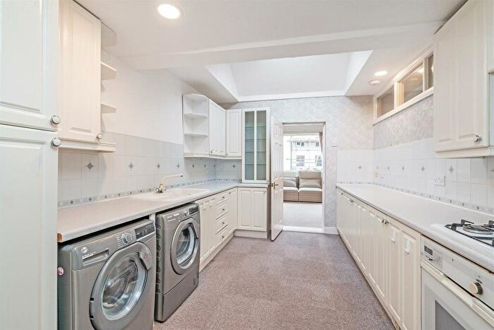 1 Bedroom Apartment To Rent In The Square, Kenilworth, CV8