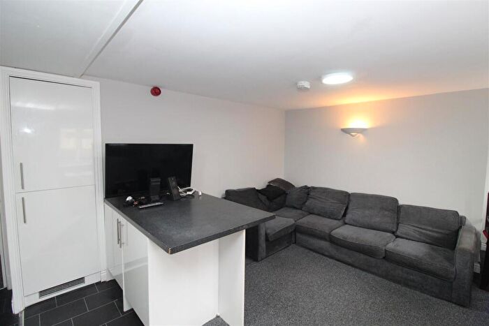 1 Bedroom Flat To Rent In Rhymney Terrace, Cathays, Cardiff, CF24