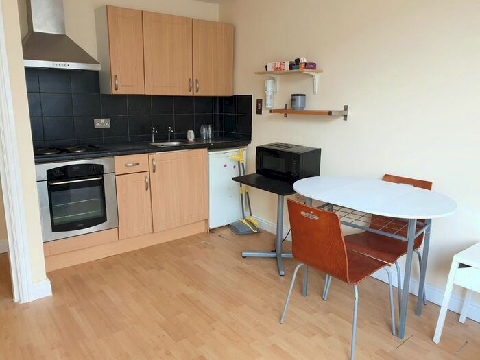 2 Bedroom Flat To Rent In Curzon Avenue, Longsight, Manchester, M14