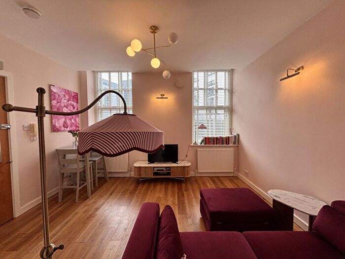 1 Bedroom Apartment For Sale In Water Street, Castlefield, Manchester, M3