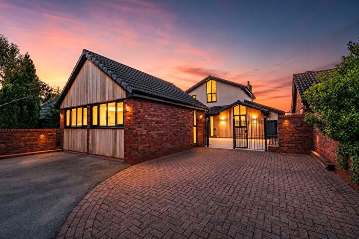 3 Bedroom Detached House For Sale In Lord Street, Croft, WA3