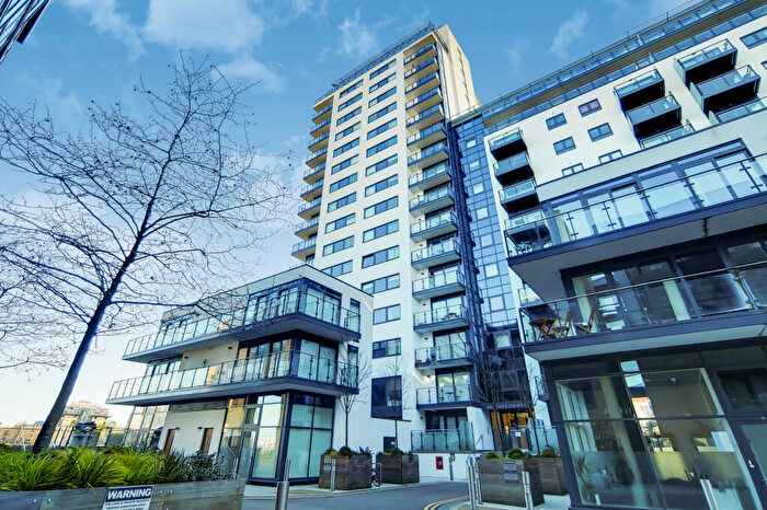2 Bedroom Flat To Rent In Cornmill House, Wharf Street, London, SE8