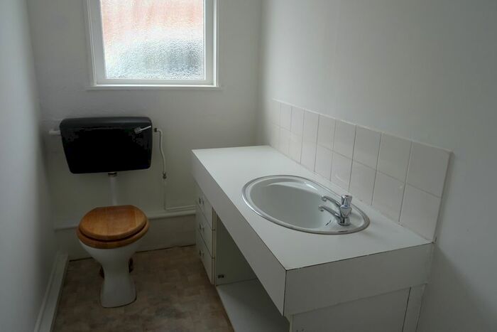 Garage / Parking To Rent In Baldock Street, Ware, SG12