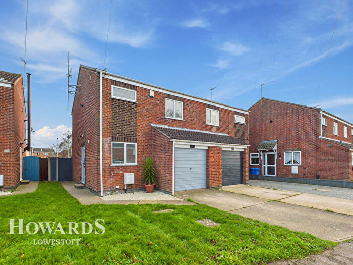 3 Bedroom Semi-Detached House For Sale In Cowslip Crescent, Lowestoft, NR33
