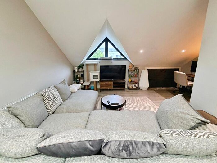 2 Bedroom Flat To Rent In Crabble Hill, Dover, Kent, CT17