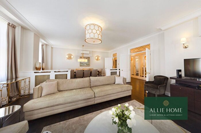 4 Bedroom Flat To Rent In - Prince Of Wales Terrace, London, W8