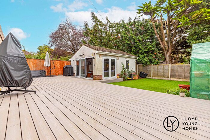 4 Bedroom Detached House For Sale In Parkway Drive, Bournemouth, BH8