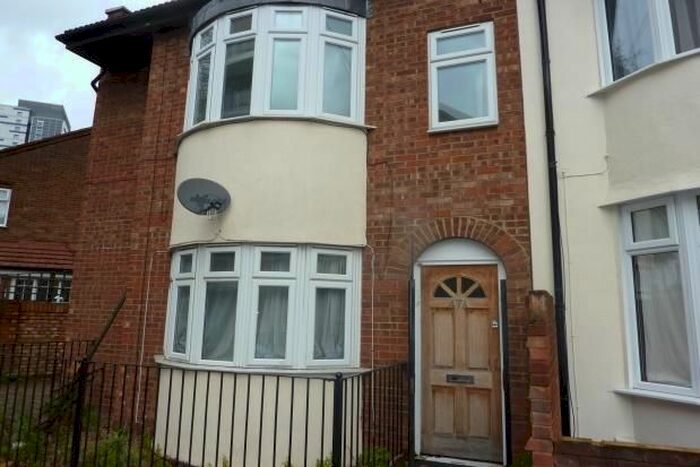 2 Bedroom Flat To Rent In Fords Park Road, London, E16
