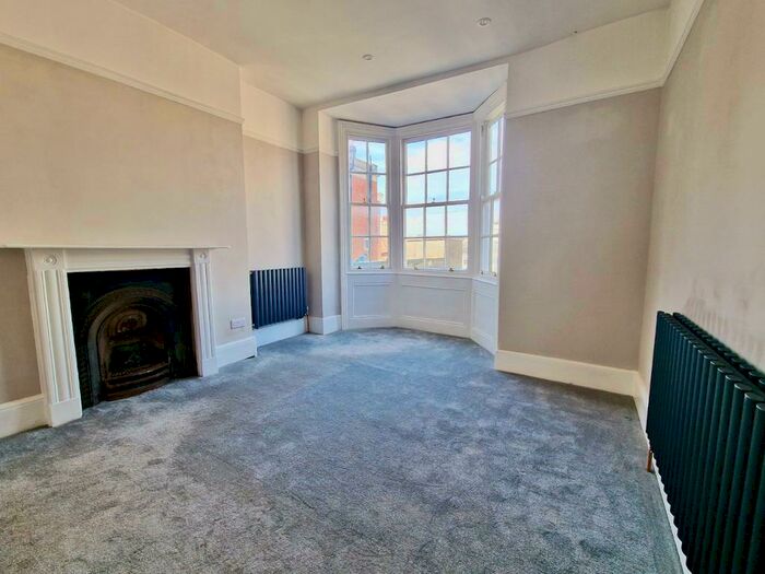 1 Bedroom Apartment For Sale In Brunswick Place, Hove, BN3