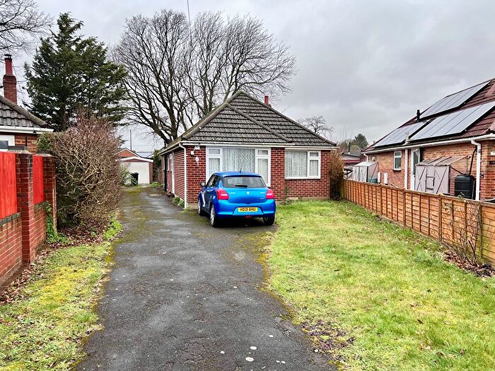 3 Bedroom Bungalow For Sale In Ivor Close, Holbury, SO45