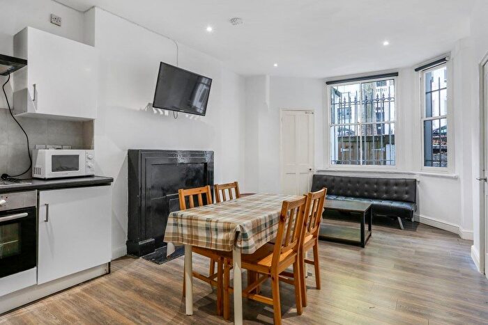 2 Bedroom Flat To Rent In Marloes Road, London, W8