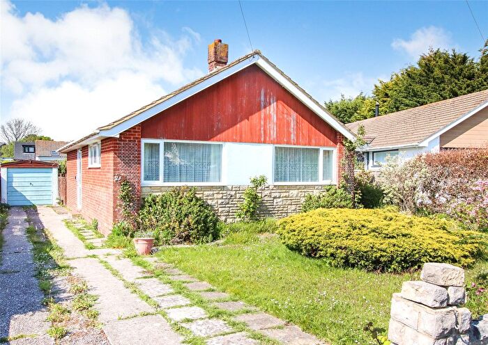 2 Bedroom Bungalow For Sale In Newbridge Way, Pennington, Hampshire, SO41