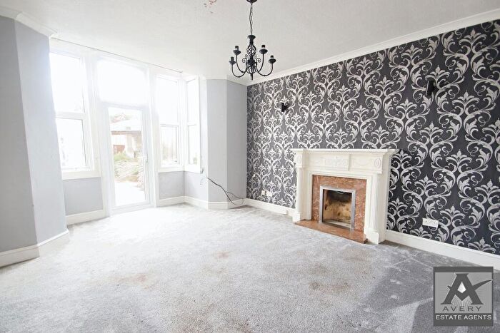2 Bedroom Flat For Sale In Quantock Road, BS23