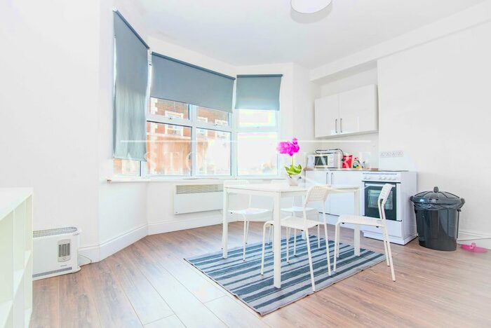 1 Bedroom Flat To Rent In West Green Road, London, N15