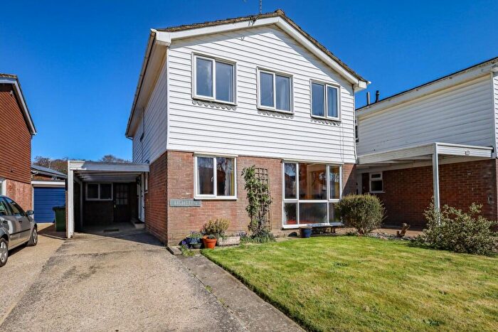 4 Bedroom Link Detached House For Sale In Kelsey Close, Liss, Hampshire, GU33