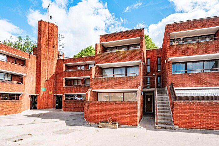 4 Bedroom Maisonette For Sale In Polygon Road, Somers Town, London, NW1