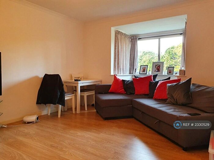 1 Bedroom Flat To Rent In Zig Zag Road, Kenley, CR8