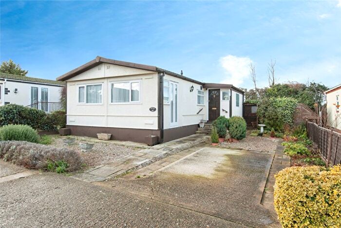 2 Bedroom Property For Sale In Oughton Close, Hitchin, Hertfordshire, SG5