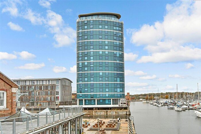 2 Bedroom Flat For Sale In Dock Head Road, St Marys Island, Chatham, Kent, ME4