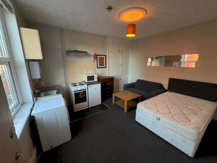 1 Bedroom Apartment To Rent In Mitford Place, Armley, Leeds, LS12