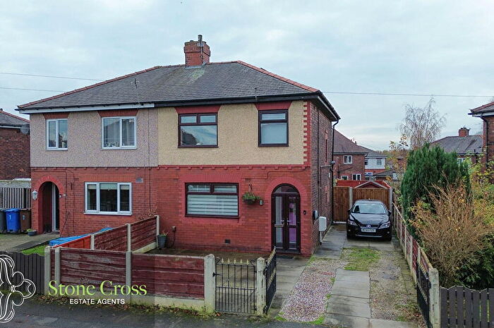 3 Bedroom Semi-Detached House For Sale In Newlands Avenue, Astley, M29