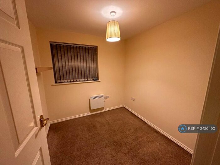 2 Bedroom Flat To Rent In Actonville Avenue, Wythenshawe, Manchester, M22