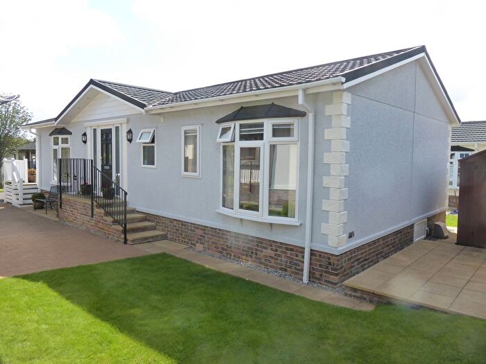 2 Bedroom Mobile/park Home For Sale In Dolbeare Court Park, Landrake, Saltash, PL12