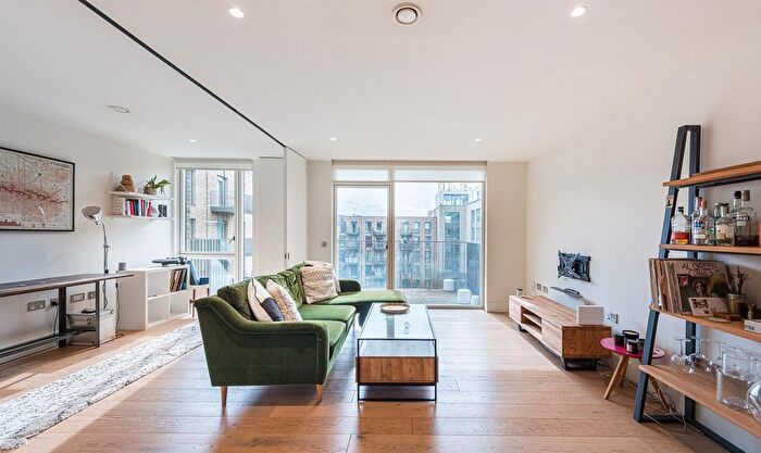 3 Bedroom Flat For Sale In West Row, London, W10