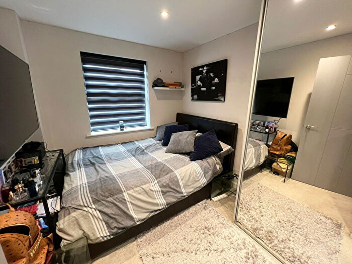 2 Bedroom Apartment For Sale In St James Court, Stratford Road, Shirley, B90