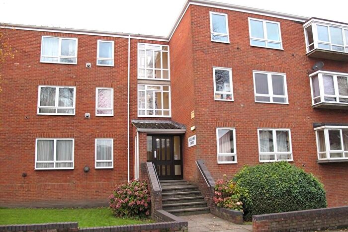 2 Bedroom Flat For Sale In Hilliard Court, Demesne Road, Wallington, Surrey., SM6