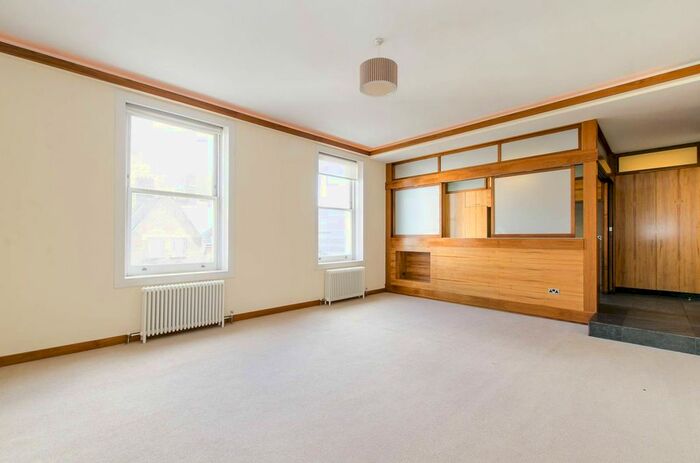 3 Bedroom Flat To Rent In Collingham Road, South Kensington, London, SW5