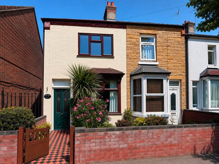 3 Bedroom Semi Detached House For Sale In West Parade, Peterborough, PE3