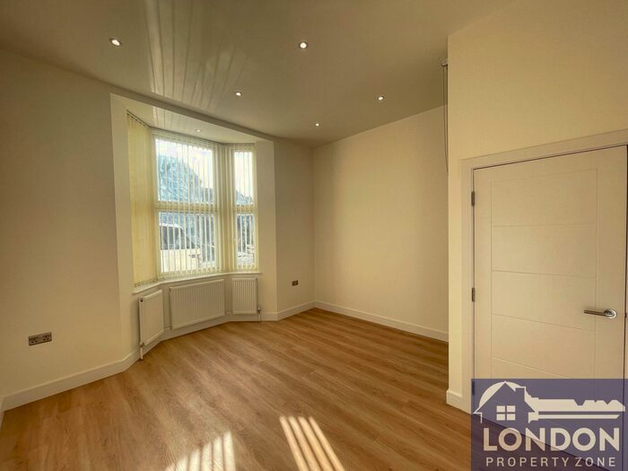 2 Bedroom Flat To Rent In Kidderminster Road, West Croydon, CR0