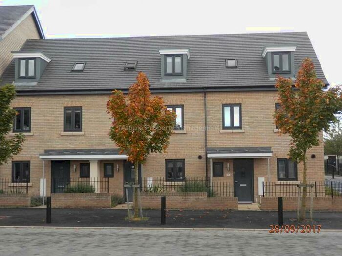 3 Bedroom Town House To Rent In Loves Farm, PE19