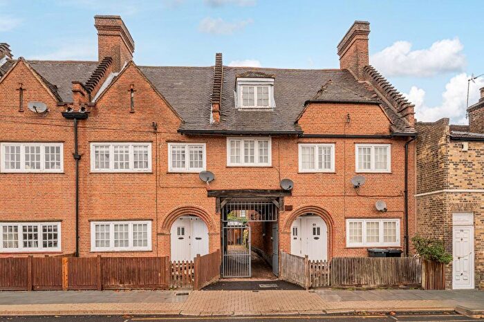 4 Bedroom Detached House For Sale In Oakhill Road, Putney, London, SW15